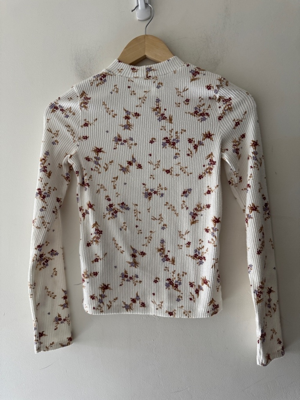Abercrombie Girls Ribbed Floral Long Sleeve Top - Picture 3 of 5